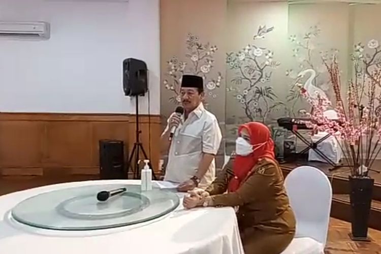 Mantan Wali Kota Bandar Lampung, Herman HN saat konferensi pers di Golden Dragon, Senin (24/1/2022) sore.