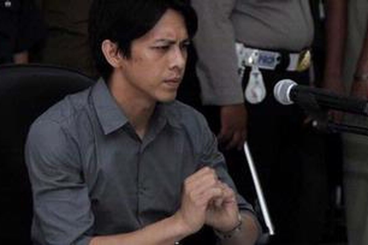 Nazriel Irham atau Ariel sedang menjalani sidang keempatnya, dengan agenda menghadirkan para saksi, di Pengadilan Negeri Bandung, Senin (13/12/2010).  