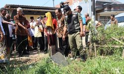 Berkunjung ke Pekalongan, Gubernur Ganjar Redakan Amarah Warga