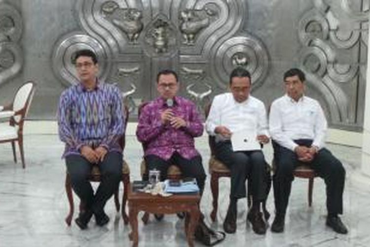 Menteri ESDM Sudirman Said saat menyampaikan keterangan pers di Kantor Wapres