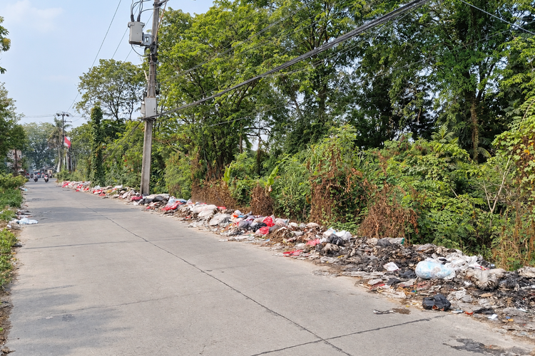 Tumpukan Sampah Kembali Penuhi Jalan Tanggul Bekasi, Warga Khawatir Jadi TPS Liar