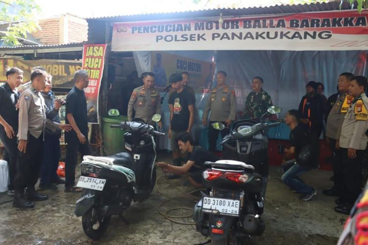 Lokasi pencucian motor yang didirikan Polrestabes Makassar di Jalan Anggrek Raya, Kecamatan Panakkukang, Kota Makassar, Sulawesi Selatan (Sulsel), Kamis (7/9/2023)