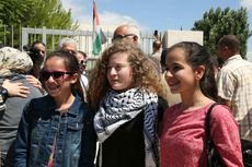 Dibebaskan, Gadis Penampar Tentara Israel Berjanji Teruskan Perlawanan