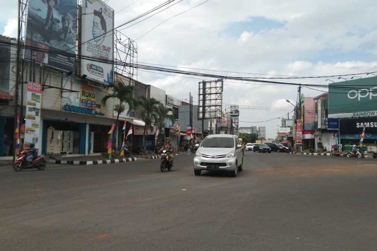 Jalan Tuparev Karawang, Jawa Barat.