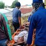 Petugas Damkar Evakuasi Penderita Stroke yang Terjebak di Lantai 2 Rumah