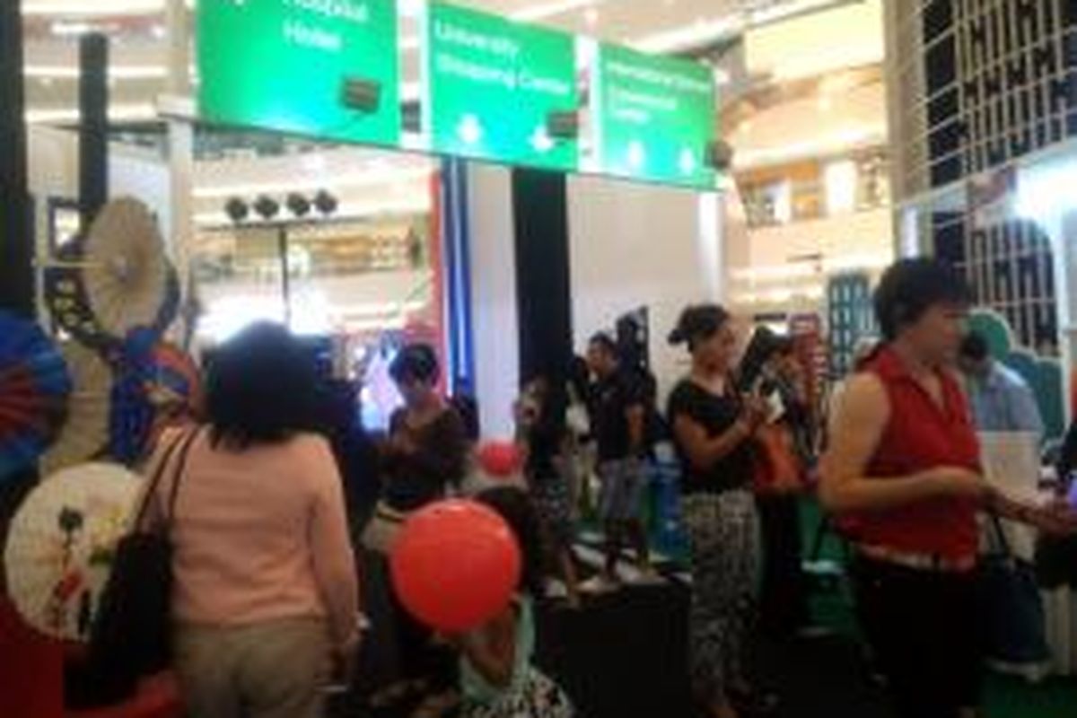 Pameran Supermarket Properti atau SuperPro di Senayan City, Sabtu (10/10/2015).