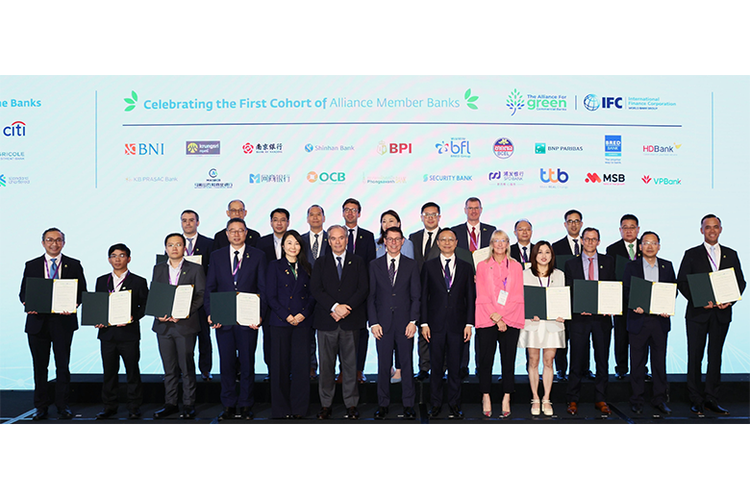 Bank Shinhan Indonesia berpartisipasi dalam Climate Business Forum di Hong Kong. 