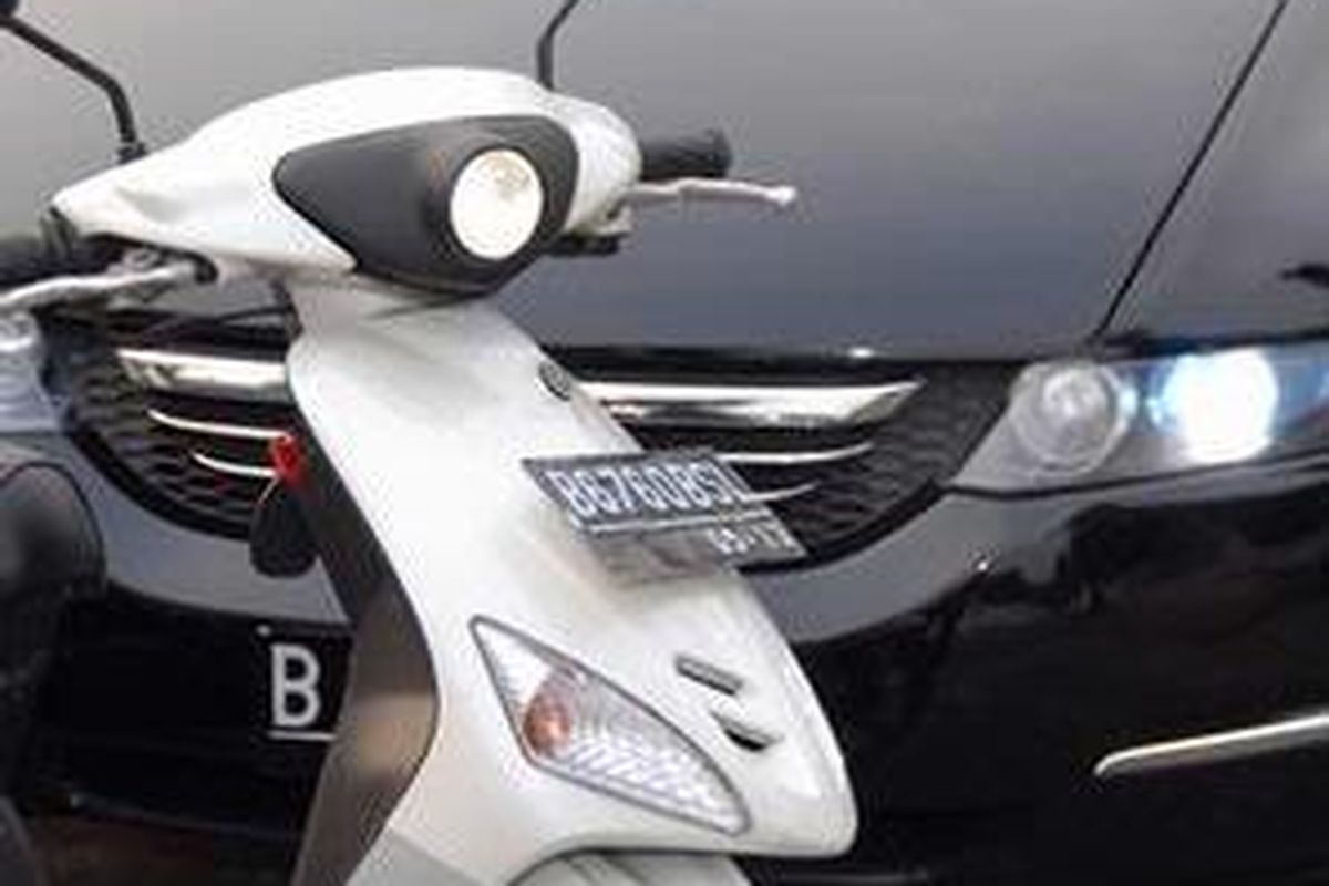 Lampu proyektor juga diaplikasi mobil.