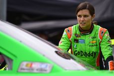 Pebalap Cantik Alami Kecelakaan di Ajang Daytona 500