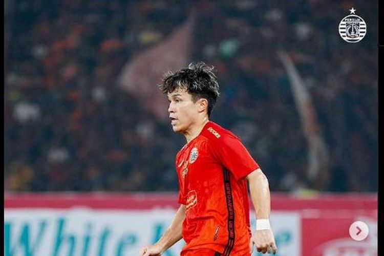 Aksi pemain sayap Persija Jakarta asal Jepang, Ryo Matsumura, dalam laga melawan PSM Makassar pada pekan pertama Liga 1 2023-2024 yang digelar di Stadion Utama Gelora Bung Karno, Jakarta, pada Senin (3/7/2023) malam WIB. (Foto: Tangkapan layar Instagram Persija Jakarta)