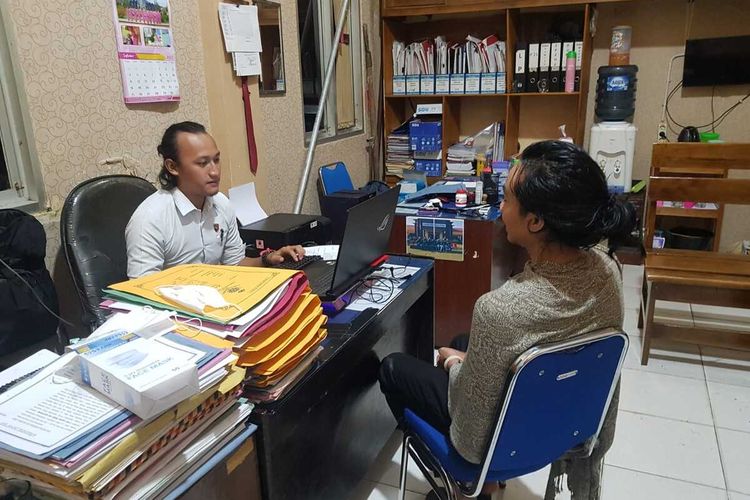 RD (26) warga Bengkulu Utara penyembelih kucing untuk dimakan diperiksa di Mapolres Bengkulu Utara