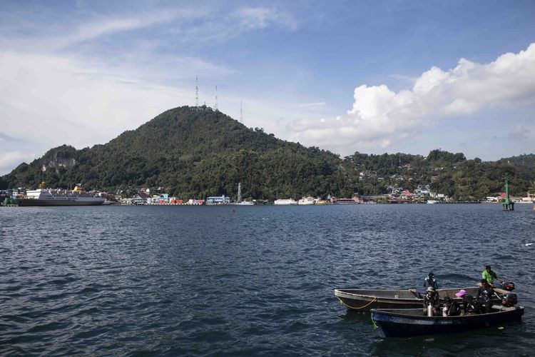 Teluk Yos Sudarso sebagai venue cabang olah raga selam laut PON XX Papua 2021 yang tarletan di Kota Jayapura.