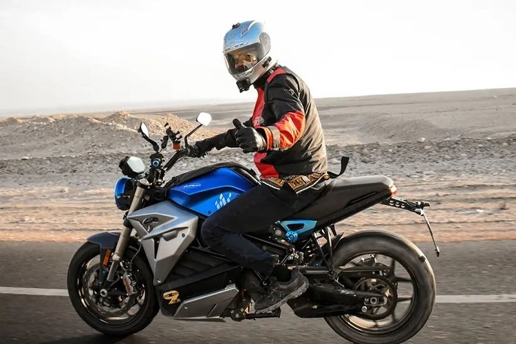 Seorang rider asal Mesir, bernama Ali Abdo, berhasil memecahkan rekor jarak tempuh terjauh penggunaan motor listrik. 