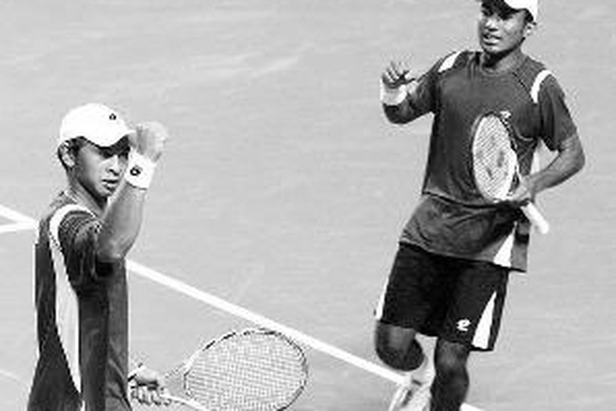 Christopher Rungkat (kiri)