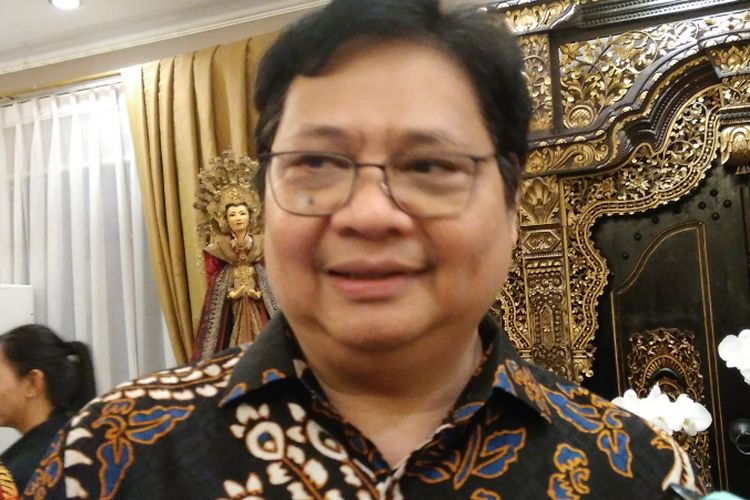 Menperin Airlangga Hartarto saat acara open house di kediamannya di Kawasan Widya Chandra III, Jakarta Selatan, Minggu (25/6/2017).