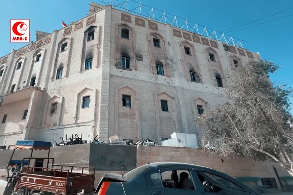 Foto yang disediakan Medical Emergency Rescue Committee (MER-C) menunjukkan kondisi Rumah Sakit (RS) Indonesia di Gaza yang rusak parah akibat serangan Israel pada Minggu (18/5/2025).
