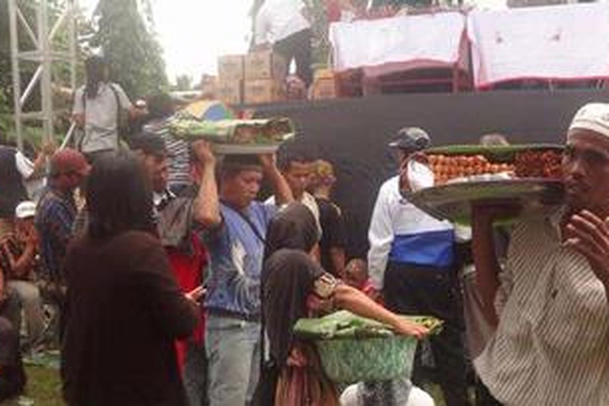 Pedagang sate keliling ketiban untung saat kedatangan Megawati di Kabupaten Deli Serdang