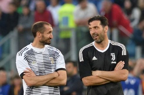 Juventus Resmi Perpanjang Kontrak Buffon dan Chiellini