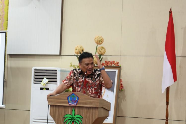 Gubernur Sulawesi Utara Olly Dondokambey mengajak seluruh Kepala Kepala Perangkat Daerah (PD) Provinsi Sulut lebih fokus pada kinerja dalam menjalankan seluruh program prioritas Pemprov Sulut.