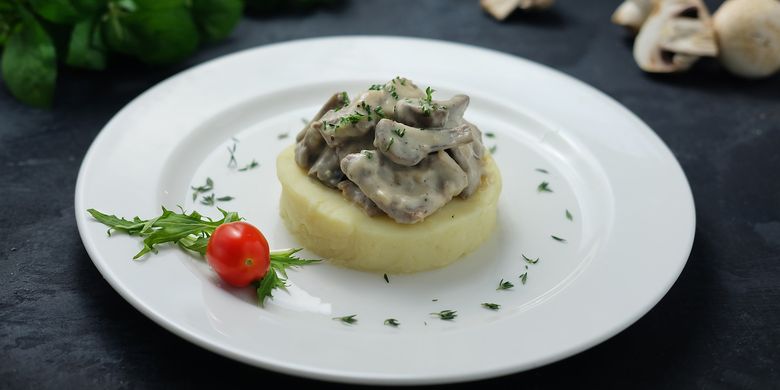 Beef Stogranoff with Mashed Potato