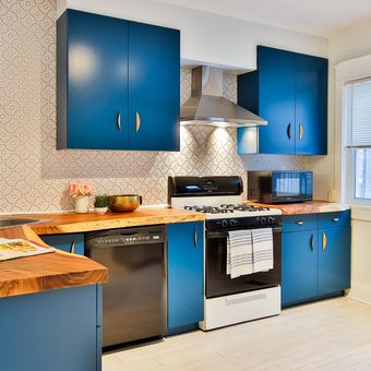 Ilustrasi dapur dengan nuansa warna biru.