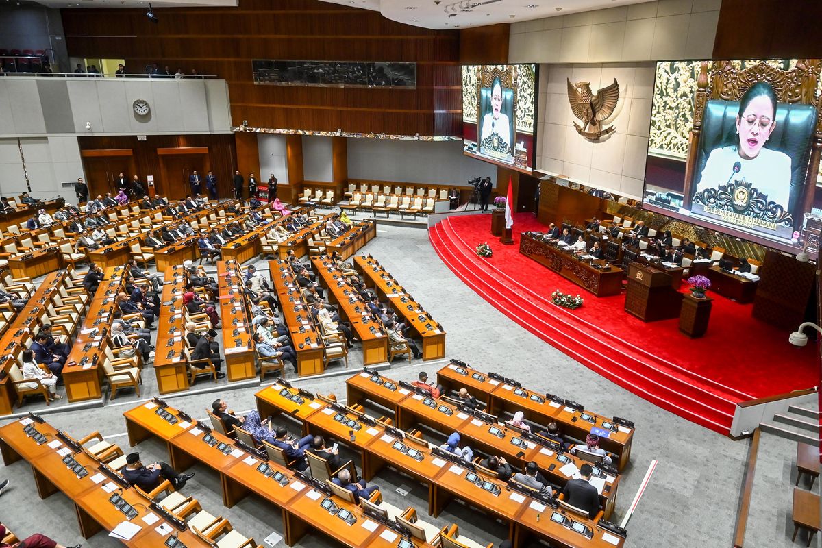 Suasana Rapat Paripurna ke-15 DPR Masa Persidangan II Tahun Sidang 2024-2025 di Kompleks Parlemen, Senayan, Jakarta, Kamis (20/3/2025). Rapat Paripurna tersebut menyetujui Rancangan Undang-Undang tentang Perubahan atas Undang-Undang Nomor 34 Tahun 2004 tentang Tentara Nasional Indonesia atau RUU TNI untuk disahkan menjadi undang-undang. 