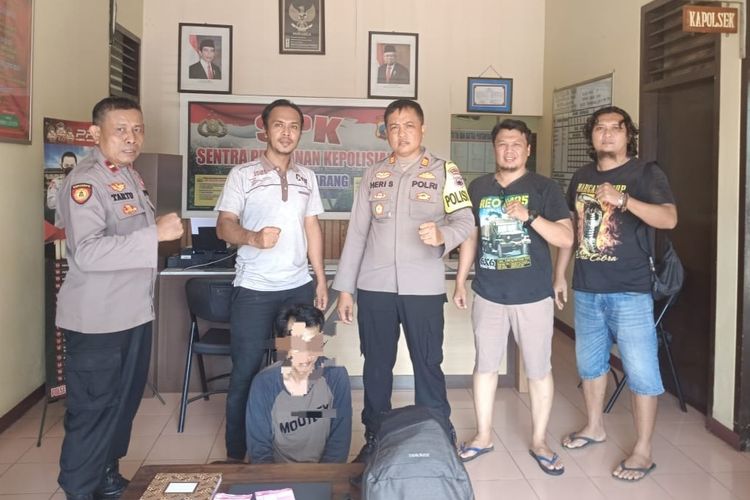 Terduga pelaku pencurian laptop, DD, diamankan di Mapolsek Ajibarang, Kabupaten Banyumas, Jawa Tengah, Jumat (31/6/2024).