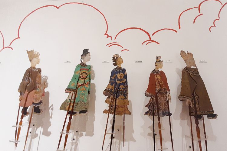 Wayang China-Jawa (wacinwa) di pameran Harmoni Cina-Jawa dalam Seni Pertunjukan di Museum Sonobudoyo, Yogyakarta. Sejarah wayang China Jawa mengungkap akulturasi budaya China di Indonesia.