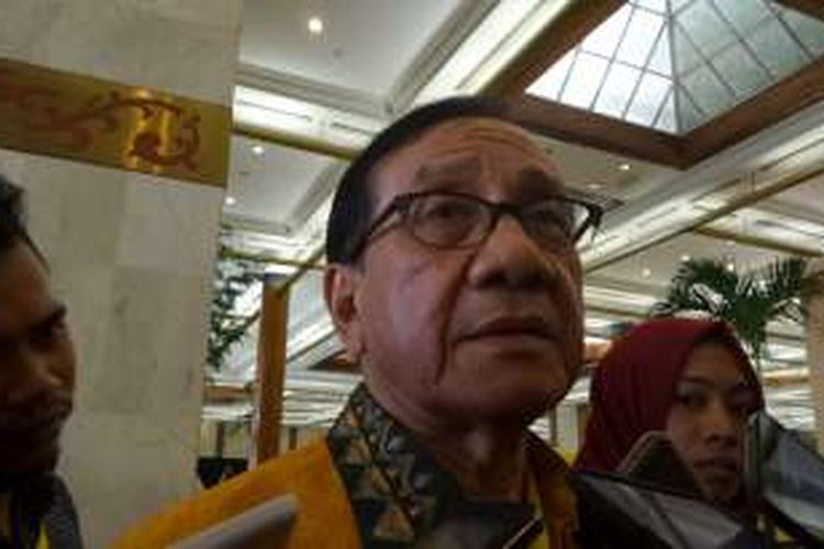 Politisi Senior Partai Golkar Akbar Tandjung di sela acara Rapat Pimpinan Nasional Partai Golkar di JCC, Senayan, Jakarta, Rabu (27/7/2016)