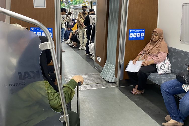 Demi Kursi Prioritas KRL, yang Tak Terlihat Butuh Harus Buktikan Pakai Surat Sakit