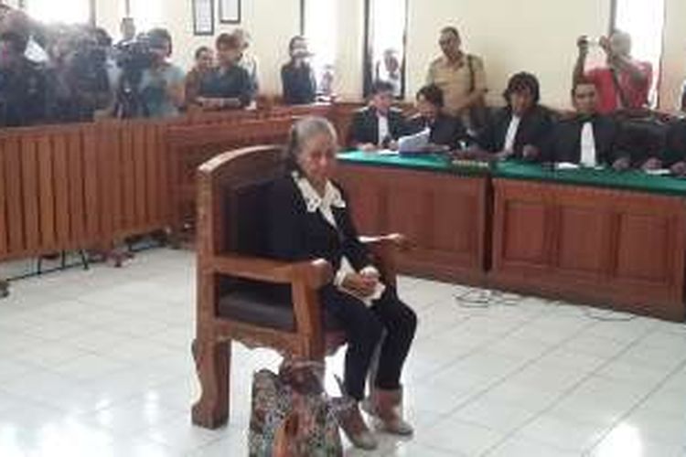 Terdakwa Margriet Megawe divonis hukuman seumur hidup kasus pembunuhan Engeline di di Pengadilan Negeri Denpasar, Senin (29/2/2016).