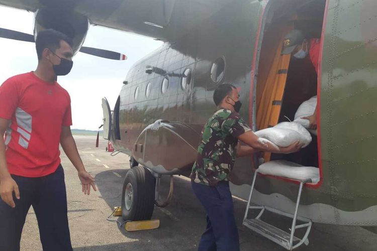 800 ton garam yang disemai di atas langit Sumatera Selatan untuk membuat hujan buatan dengan menerapkan Teknologi Modifikasi Cuaca (TMC), Kamis (10/6/2021).