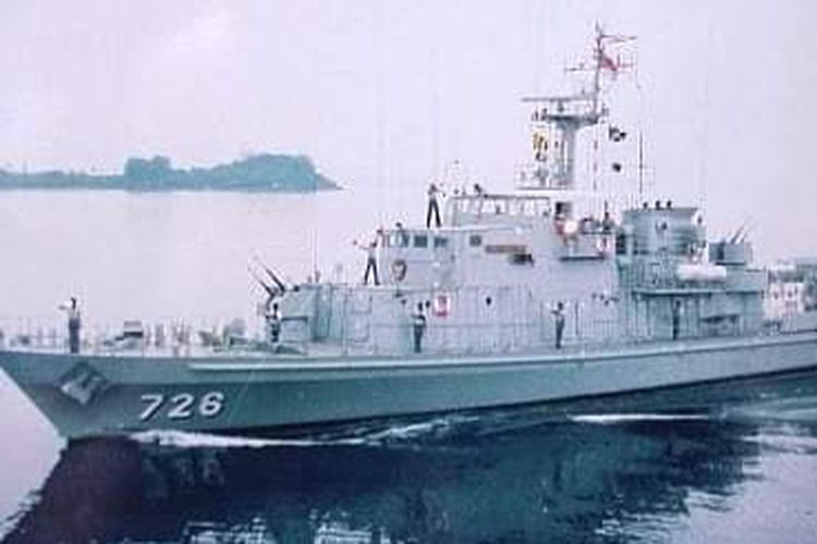 KRI Pulau Rusa 726 sebagai kapal penyapu ranjau asal Jerman.