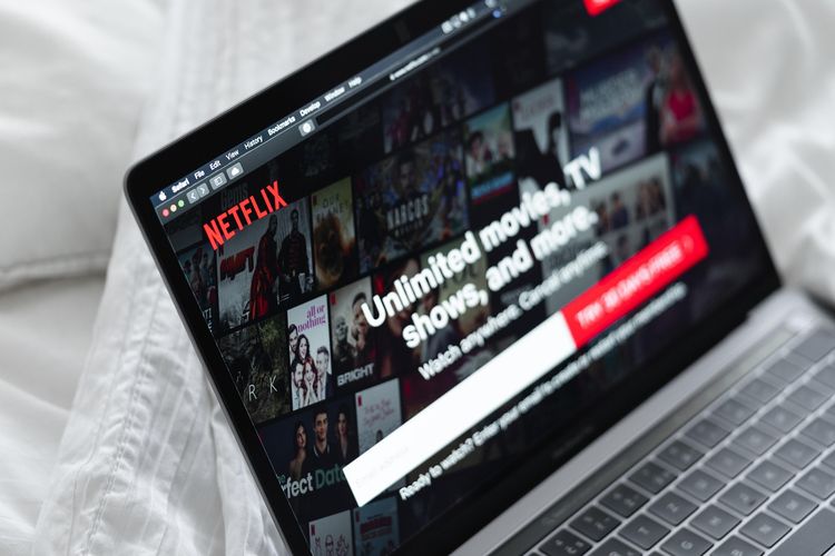 Nasib Film Bioskop Usai Netflix Akuisisi Warner Bros. Discovery