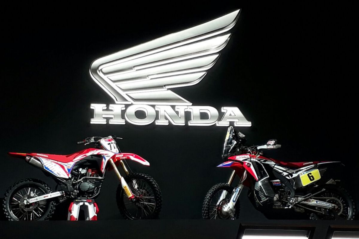 Penampakan motor trail150 cc Honda dan motor Dakar 450 cc di pameran GIIAS 2017