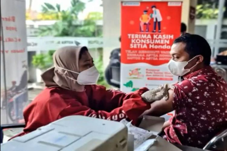 AHM dan jaringannya melakukan kegiatan vaksinasi booster di 10 kota Indonesia. 