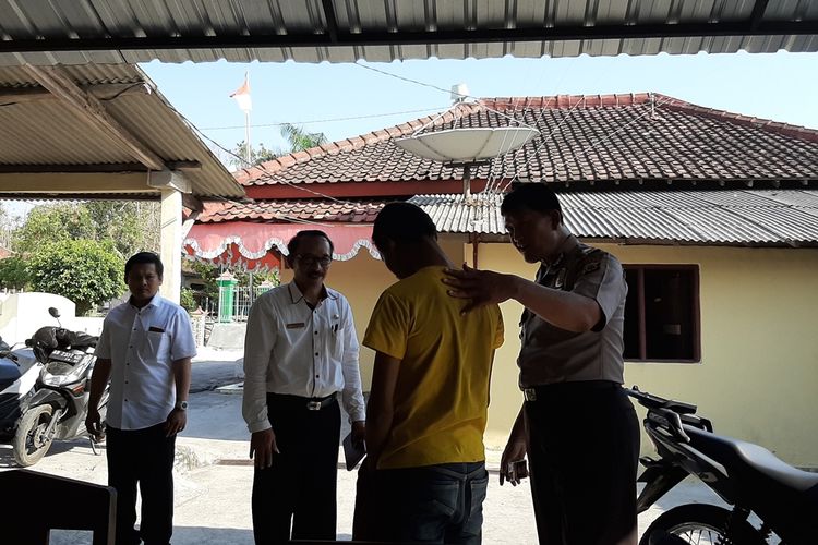 Remaja yang Membawa Sabit di Sekolah Saat di Mapolsek Ngawen, Gunungkidul Rabu (11/9/2019)