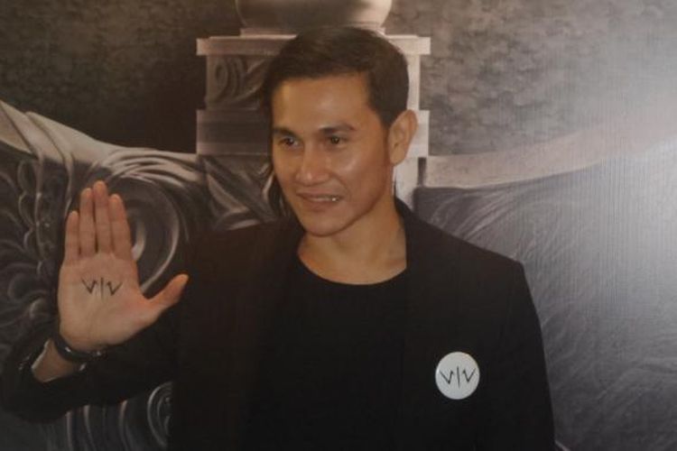 Vino G Bastian diabadikan usai konferensi pers film Wiro Sableng di JS Luwansa Hotel, Jakarta Selatan, Kamis (9/2/2017).