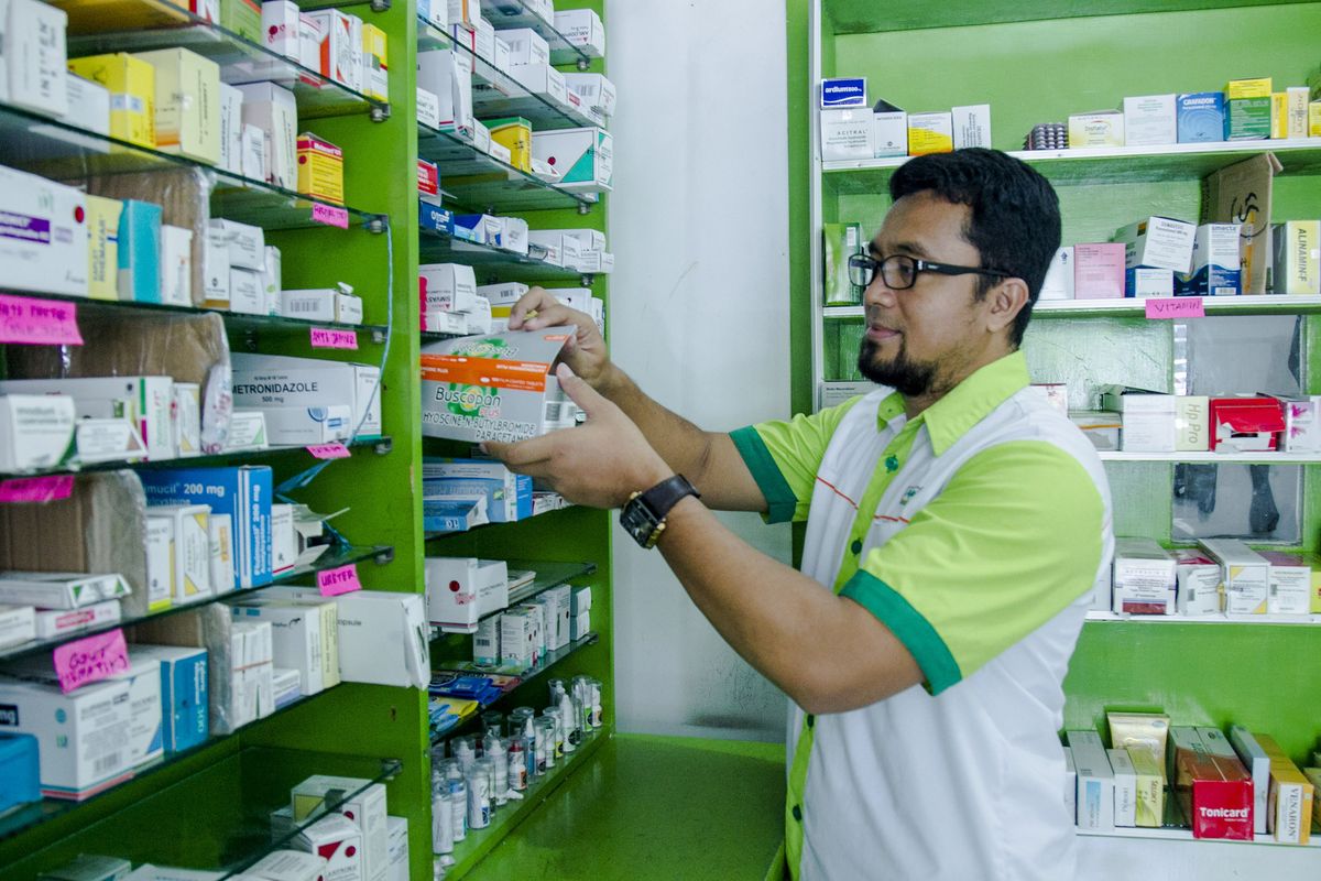 Selama pandemi, gerai apotek E-Medica yang dijalankan Ratno Sanjoko di Surabaya mengalami kenaikan hingga 60 persen karena banyak masyarakat yang mulai sadar akan kesehatan dan kebersihan diri mereka. 