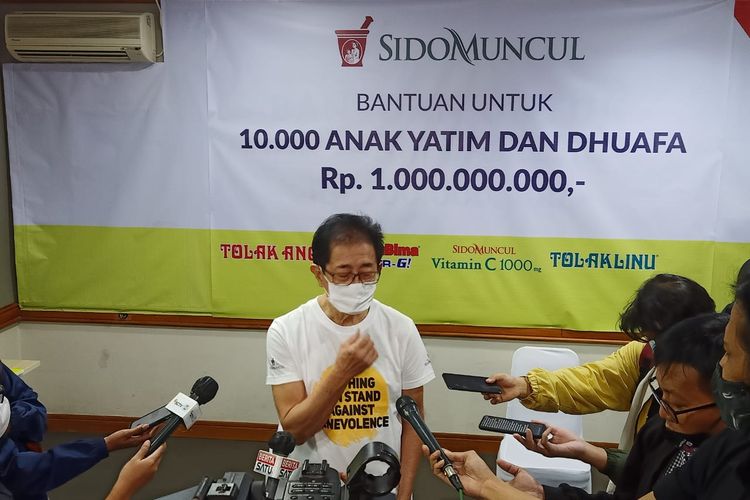 Direktur Sido Muncul Irwan Hidayat juga berpesan kepada seluruh pengusaha di Indonesia untuk turut berbagi kepada masyarakat yang membutuhkan melalui corporate action responsibility (CAR).