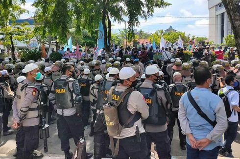 Tolak Omnibus Law UU Cipta Kerja, Buruh Demo di Gedung DPRD Kalsel 