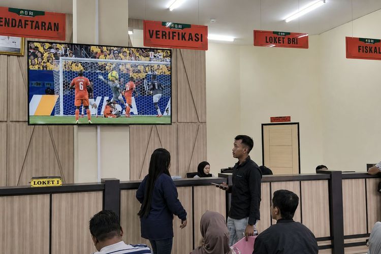 Semarak Piala Dunia, Samsat Bangkalan Sediakan Nobar untuk Pemohon Wajib Pajak