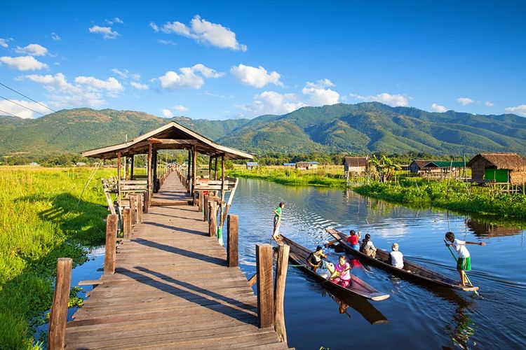 Tempat wisata bernama Danau Inle di Myanmar (dok. Sean Hsu / Shutterstock).