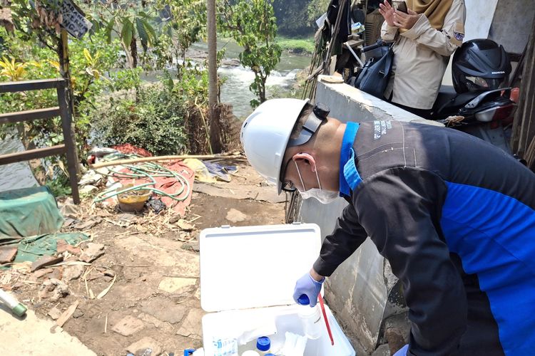 Air Sungai Brantas di Malang Berubah Ungu, DLH Siapkan Sanksi