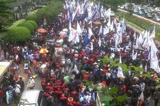 Buruh Metal Duduki Depan Istana Negara