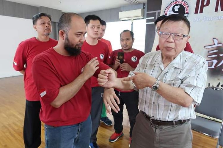 pendiri Combat Ving Tsun Indonesia, Rama S Nugraha (KIRI) berlatih langsung bersama GM Ma Hang Lum, murid Senior GM Ip Man.