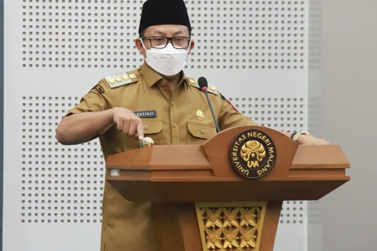 Wali Kota Malang, Sutiaji saat memberikan sambutan pada kegiatan Seminar Nasional Literasi Jaminan Produk Halal Dalam Mendukung Pengembangan Ekonomi Pariwisata Halal di Aula Gedung A20 Universitas Negeri Malang pada Selasa (8/3/2022) lalu. 