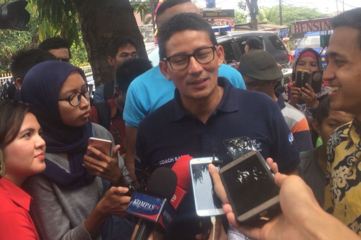  Sandiaga Uno di Asrama Mahasiswa Riau, Jakarta Selatan, Sabtu (13/10/2018).