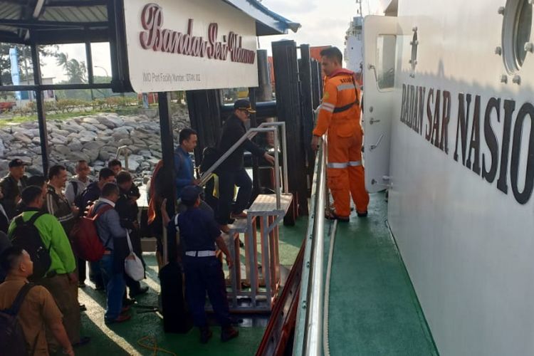 Speedboat Putra Kepri yang membawa 38 orang penumpang yang mayoritas PNS di lingkungan Pemprov Kepri, terdiri dari 28 pria dan 10 wanita, kandas di perairan Lobam, Kabupaten Bintan, Kepri sekitar pukul 06.29 WIB, Senin (13/8/2018).