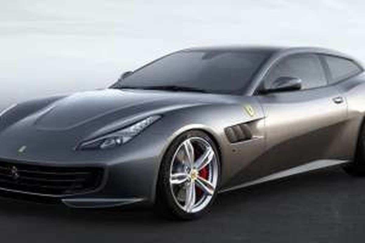 Ferrari mengganti nama model FF menjadi GTC4Lusso. Debut GTC4Lusso rencananya di Geneva Motor Show 2016.